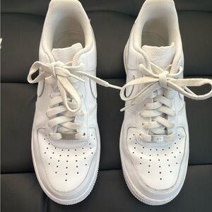 Nike Air Force 1 ‘07 Women’s Low White Sneakers sz9